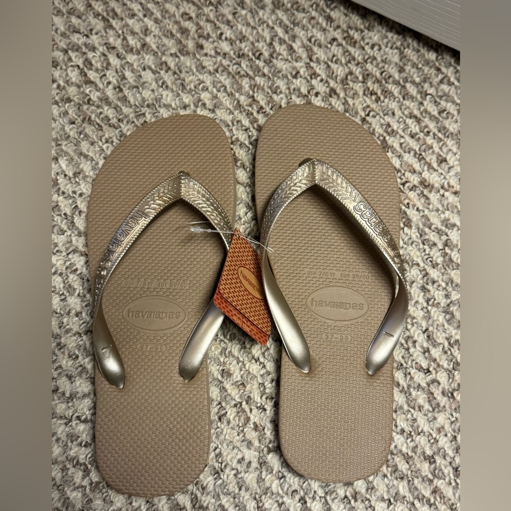 NWT Havaianas Top Flip Flop - Gold - Picture 4 of 5